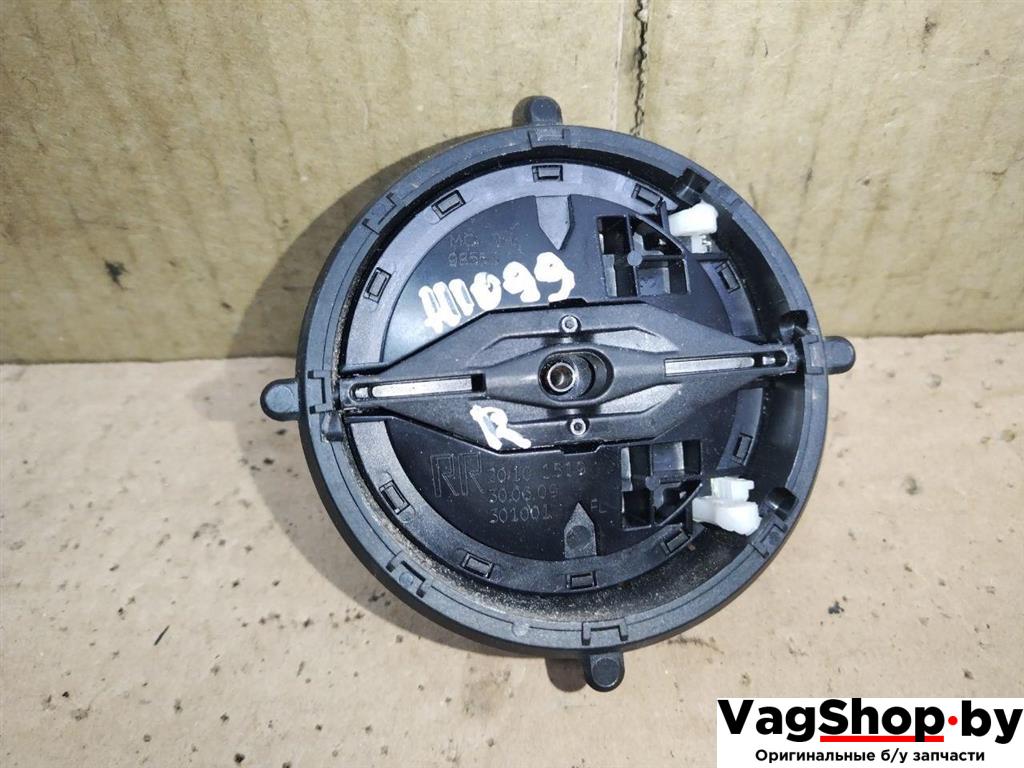 электромоторчик зеркала наружнего Volkswagen Golf Plus 2 поколение 2010, 1.6 л., TDi, CAY, дизель, МКПП, серебро, хетчбэк 5 дв., передний привод - фото №1