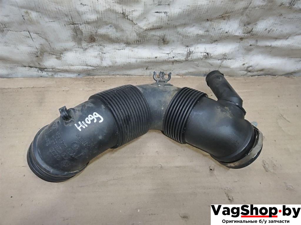 патрубок воздушного фильтра Volkswagen Golf Plus 2 поколение 2010, 1.6 л., TDi, CAY, дизель, МКПП, серебро, хетчбэк 5 дв., передний привод, 3C0129654M - фото №1