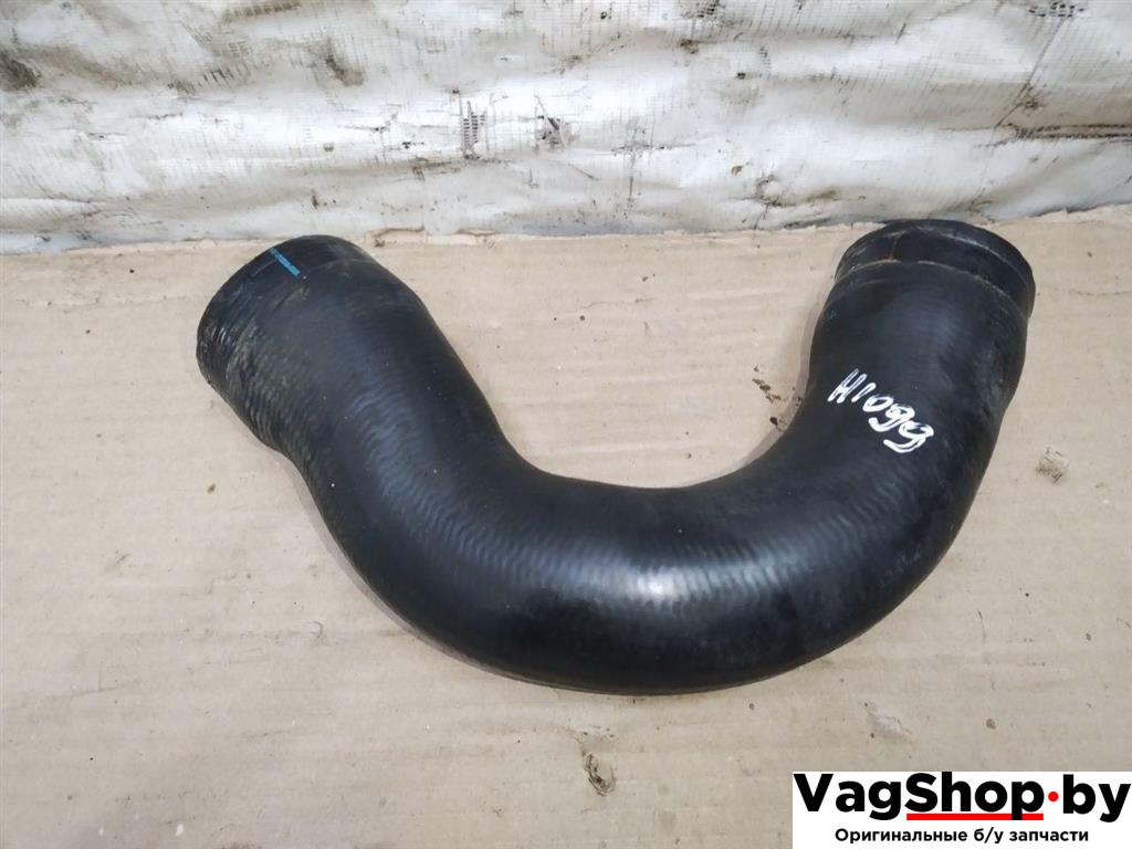 патрубок интеркулера Volkswagen Golf Plus 2 поколение 2010, 1.6 л., TDi, CAY, дизель, МКПП, серебро, хетчбэк 5 дв., передний привод, 1K0145834AT - фото №1