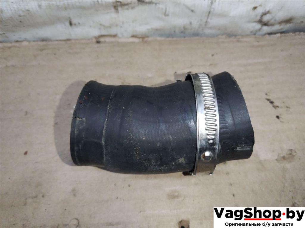 патрубок интеркулера Volkswagen Golf Plus 2 поколение 2010, 1.6 л., TDi, CAY, дизель, МКПП, серебро, хетчбэк 5 дв., передний привод - фото №1