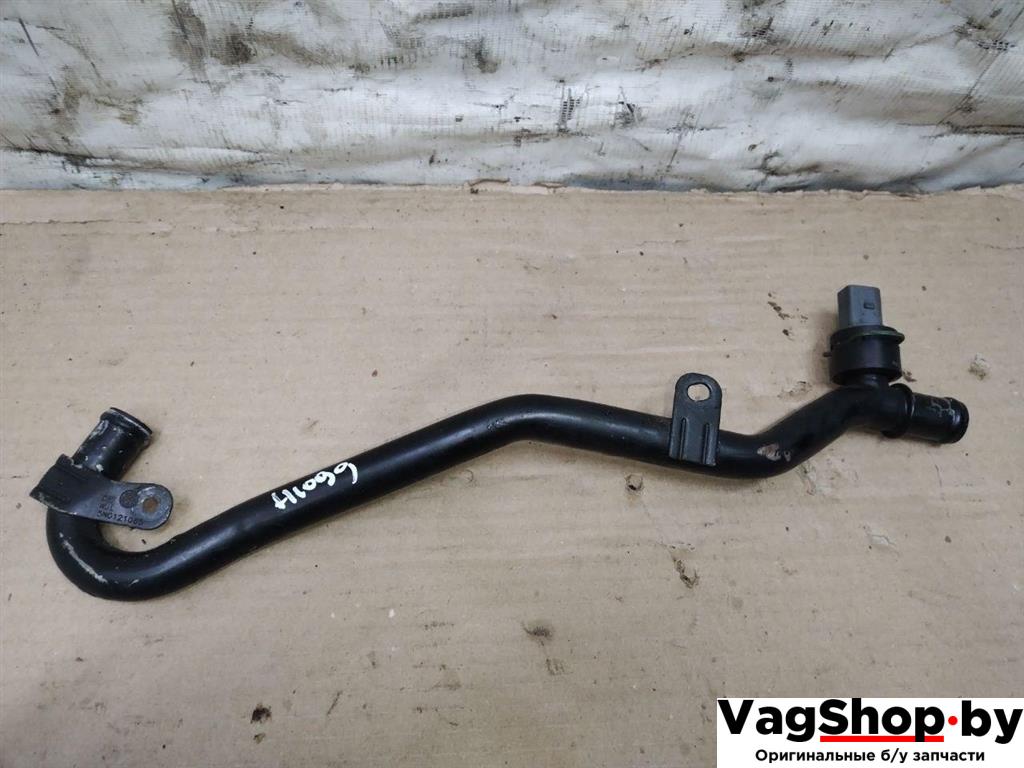 трубка охлаждающей жидкости Volkswagen Golf Plus 2 поколение 2010, 1.6 л., TDi, CAY, дизель, МКПП, серебро, хетчбэк 5 дв., передний привод, 5N0121065 - фото №1