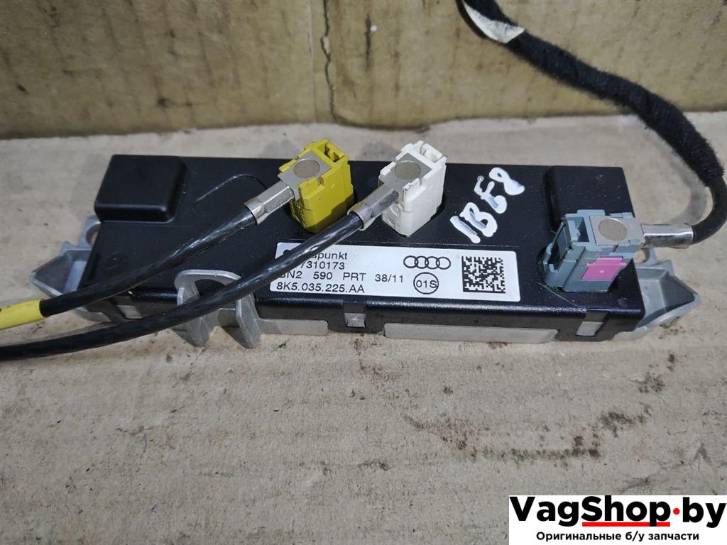 усилитель антенны Audi A4 B8/8K 2011, 2.7 л., TDi, CGK, дизель, МКПП, белый, седан, передний привод, 8K5035225AA - фото №1