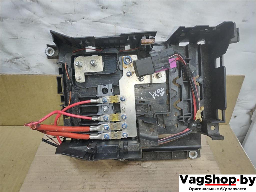 блок предохранителей Volkswagen Touareg 1 поколение 2005, 2.5 л., TDi, BAC, дизель, АКПП, серый, внедорожник 5 дв., полный привод, 7L0937548 - фото №1