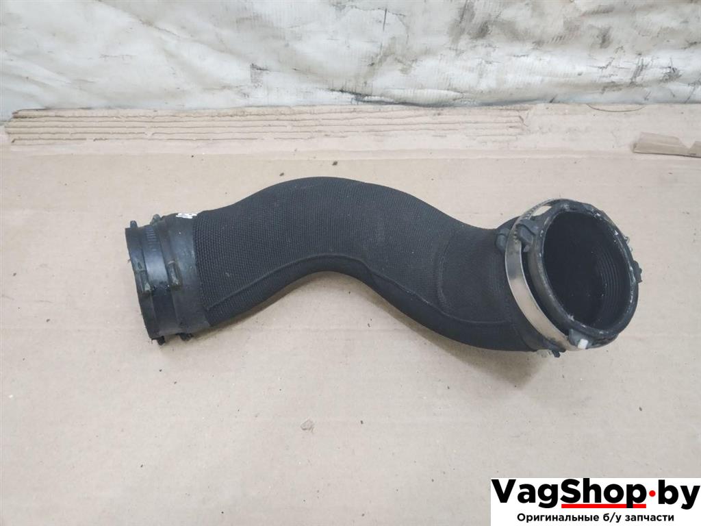 патрубок интеркулера Audi A4 B8/8K 2011, 2.7 л., TDi, CGK, дизель, МКПП, белый, седан, передний привод, 8K0145737H - фото №1