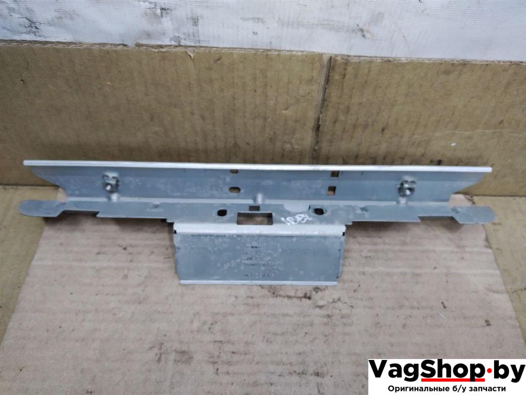 кронштейн (крепление) Audi A4 B8/8K 2011, 2.7 л., TDi, CGK, дизель, МКПП, белый, седан, передний привод, 8T0827569C - фото №1