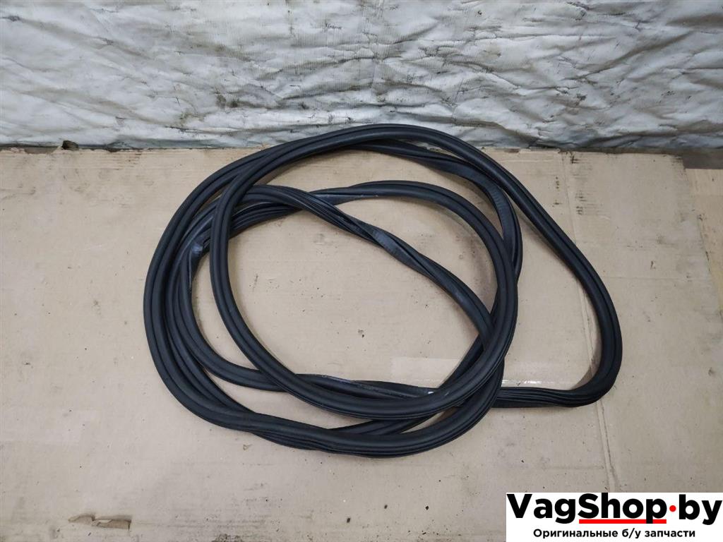 уплотнитель двери Audi A4 B8/8K 2011, 2.7 л., TDi, CGK, дизель, МКПП, белый, седан, передний привод, 8K5833721E - фото №1