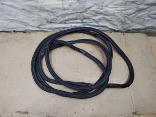 уплотнитель двери Audi A4 B8/8K 2011, 2.7 л., TDi, CGK, дизель, МКПП, белый, седан, передний привод, 8K5833721E