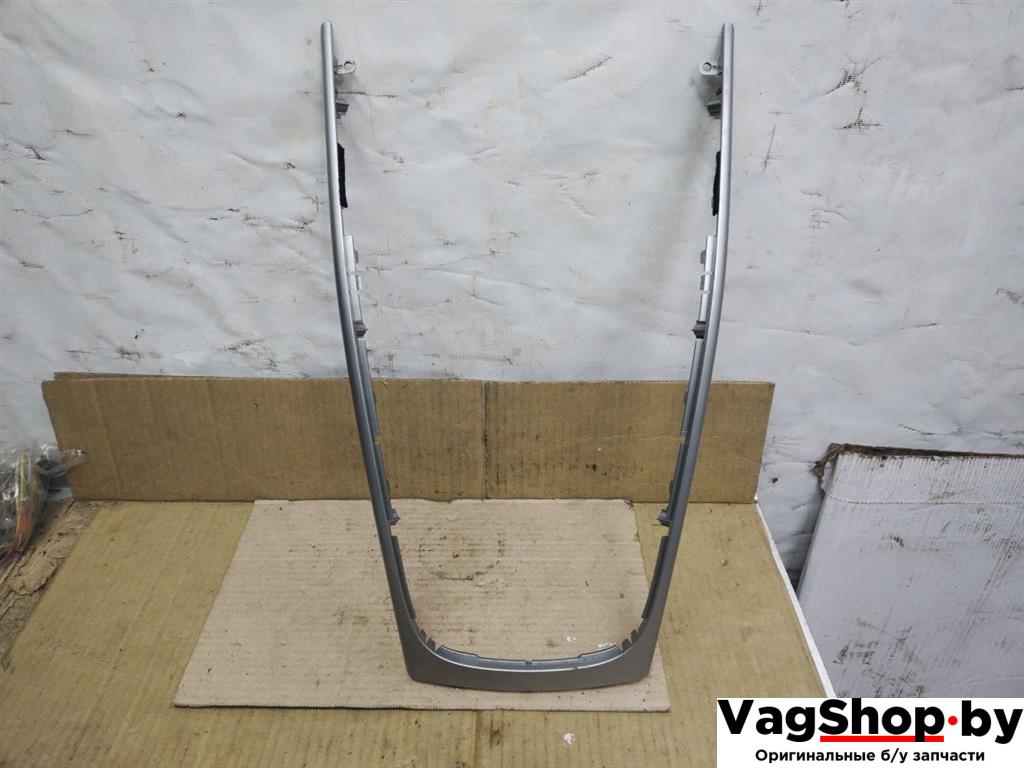 Декоративная накладка центральной консоли Audi A4 B8/8K 2011, 2.7 л., TDi, CGK, дизель, МКПП, белый, седан, передний привод, 8K0863305 - фото №1