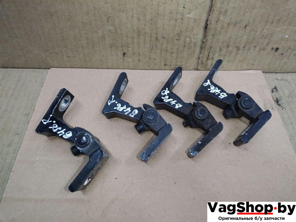 петля двери Porsche Cayenne 958 2012, 3.6 л., FSI, M 55.02, бензин, АКПП, черный, внедорожник 5 дв., полный привод, 8K0831402A - фото №1