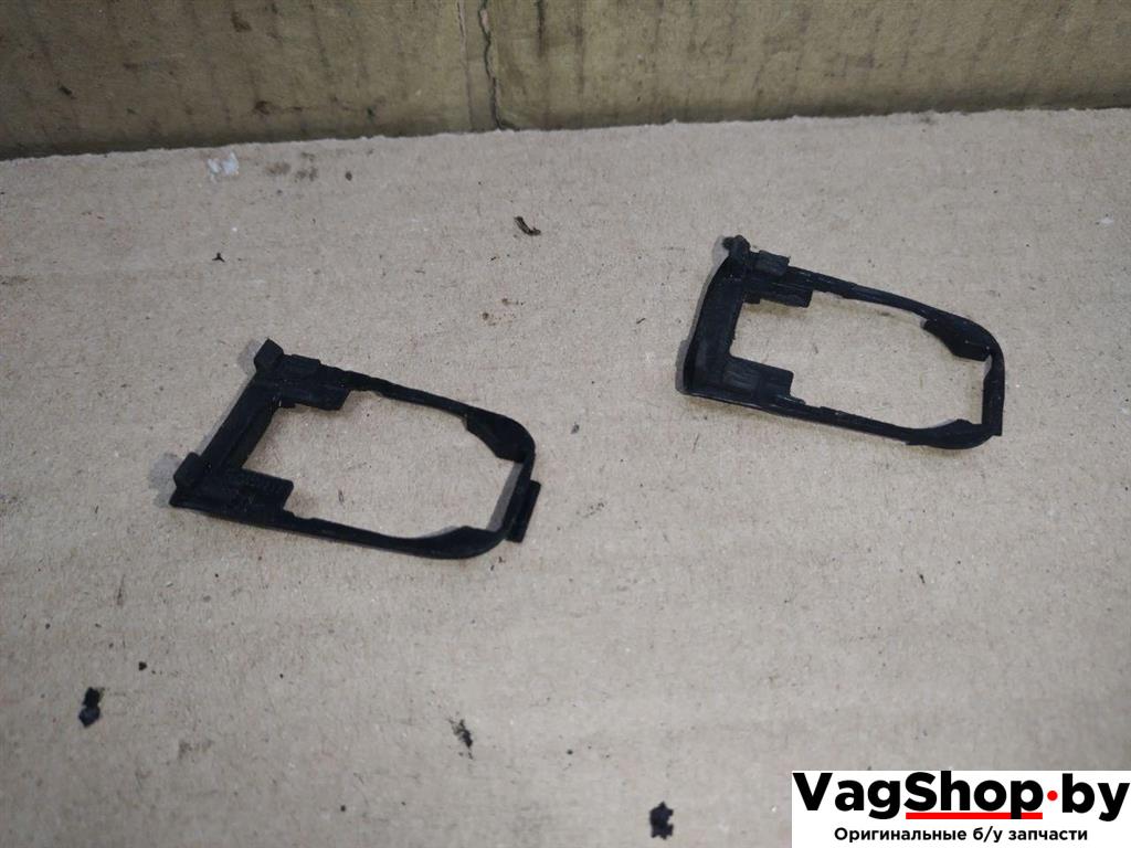 уплотнитель Audi A4 B8/8K 2011, 2.7 л., TDi, CGK, дизель, МКПП, белый, седан, передний привод, 8T0837211 - фото №1