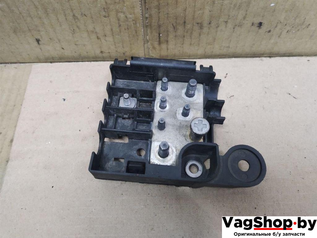 клеммник Audi A4 B8/8K 2011, 2.7 л., TDi, CGK, дизель, МКПП, белый, седан, передний привод, 8K0937517A - фото №1