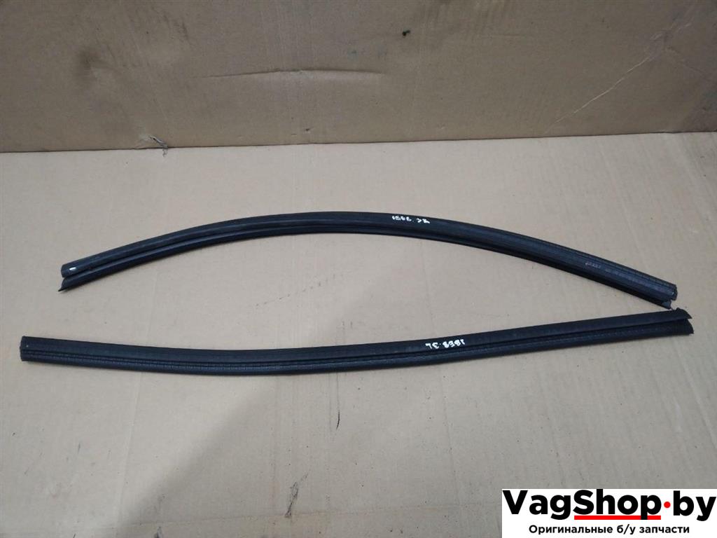 уплотнитель Audi A4 B8/8K 2011, 2.7 л., TDi, CGK, дизель, МКПП, белый, седан, передний привод, 8K0839479C, 8K0839480C - фото №1