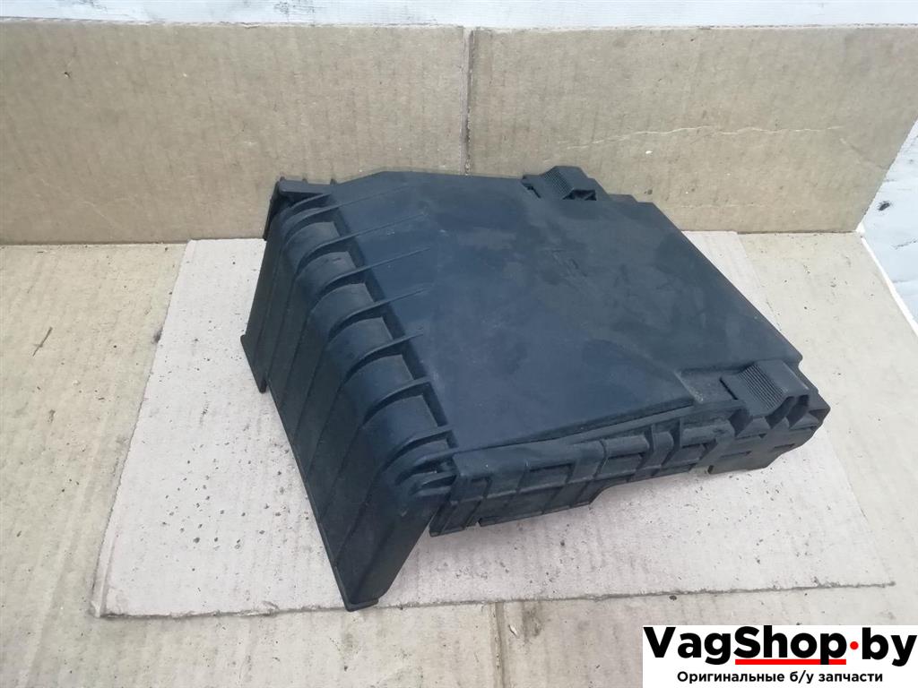 крышка блока предохранителей Volkswagen Passat B6 2009, 2.0 л., TDi, CBA, дизель, МКПП, голубой, седан, передний привод, 1K0937132F - фото №1