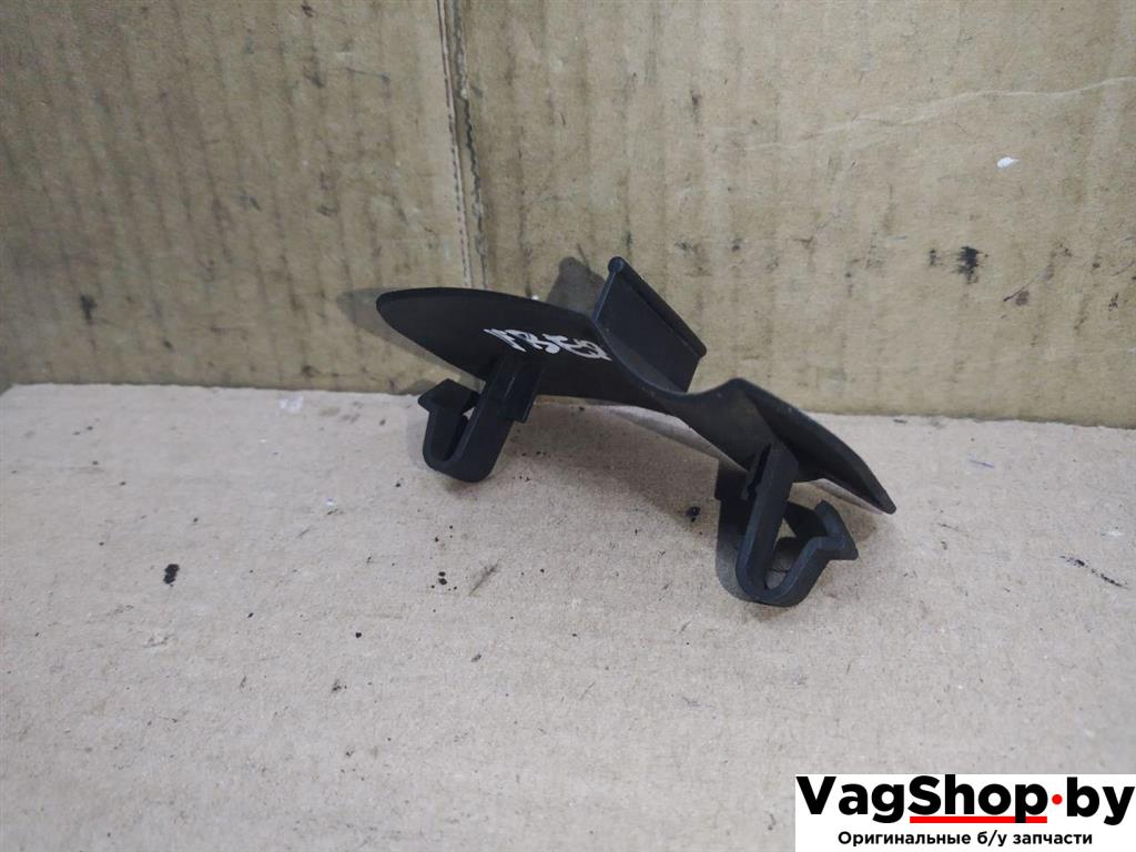 заглушка Audi A4 B8/8K 2011, 2.7 л., TDi, CGK, дизель, МКПП, белый, седан, передний привод, 8K0301257 - фото №1