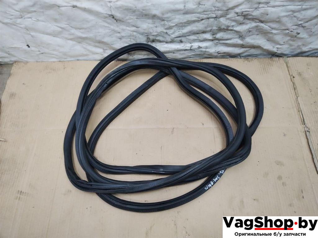 уплотнитель двери Porsche Cayenne 958 2012, 3.6 л., FSI, M 55.02, бензин, АКПП, черный, внедорожник 5 дв., полный привод, 7P0867367D - фото №1