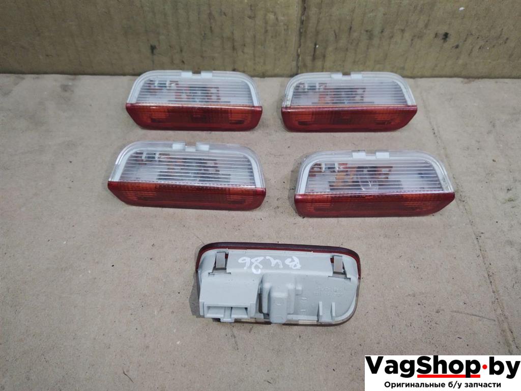 фонарь салона (плафон) Porsche Cayenne 958 2012, 3.6 л., FSI, M 55.02, бензин, АКПП, черный, внедорожник 5 дв., полный привод, 1K0947411A - фото №1