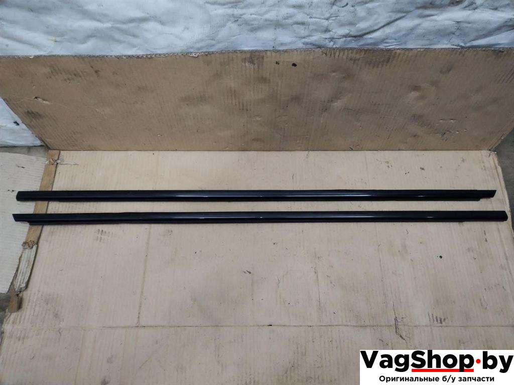 Молдинг стекла двери передней правой наружный Porsche Cayenne 958 2012, 3.6 л., FSI, M 55.02, бензин, АКПП, черный, внедорожник 5 дв., полный привод, 7P5837476GGW1 - фото №1