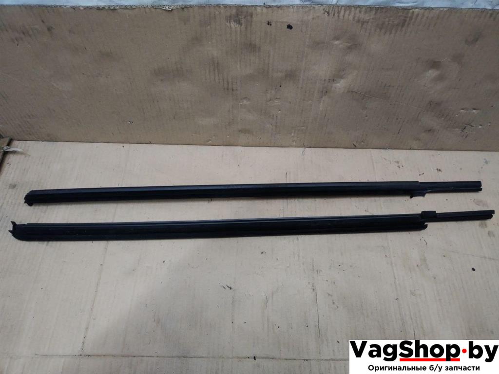 уплотнитель двери Porsche Cayenne 958 2012, 3.6 л., FSI, M 55.02, бензин, АКПП, черный, внедорожник 5 дв., полный привод, 7P0837472C - фото №1