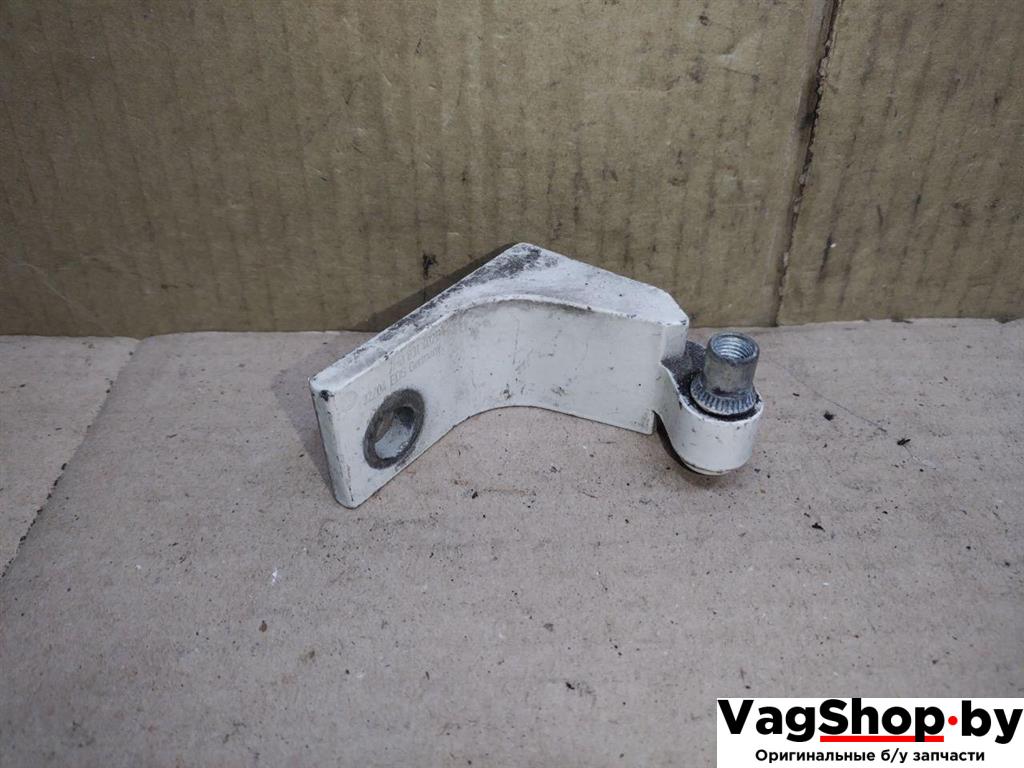 петля двери Volkswagen Transporter T5 2005, 2.5 л., TDi, AXD, дизель, МКПП, белый, передний привод, 7H0831402B - фото №1