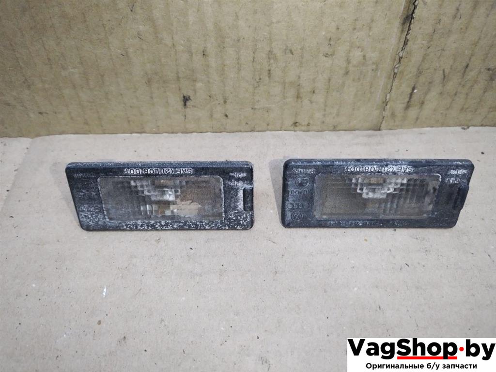 подсветка номера Volkswagen Golf Plus 2 поколение 2010, 1.6 л., TDi, CAY, дизель, МКПП, черный, хетчбэк 5 дв., передний привод, 5N0943021 - фото №1