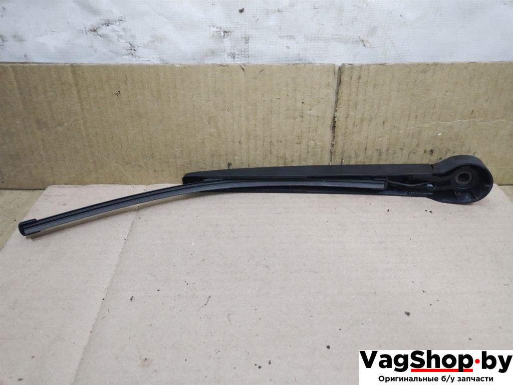 щеткодержатель задний Volkswagen Golf Plus 2 поколение 2010, 1.6 л., TDi, CAY, дизель, МКПП, черный, хетчбэк 5 дв., передний привод, 5M0955707A - фото №1