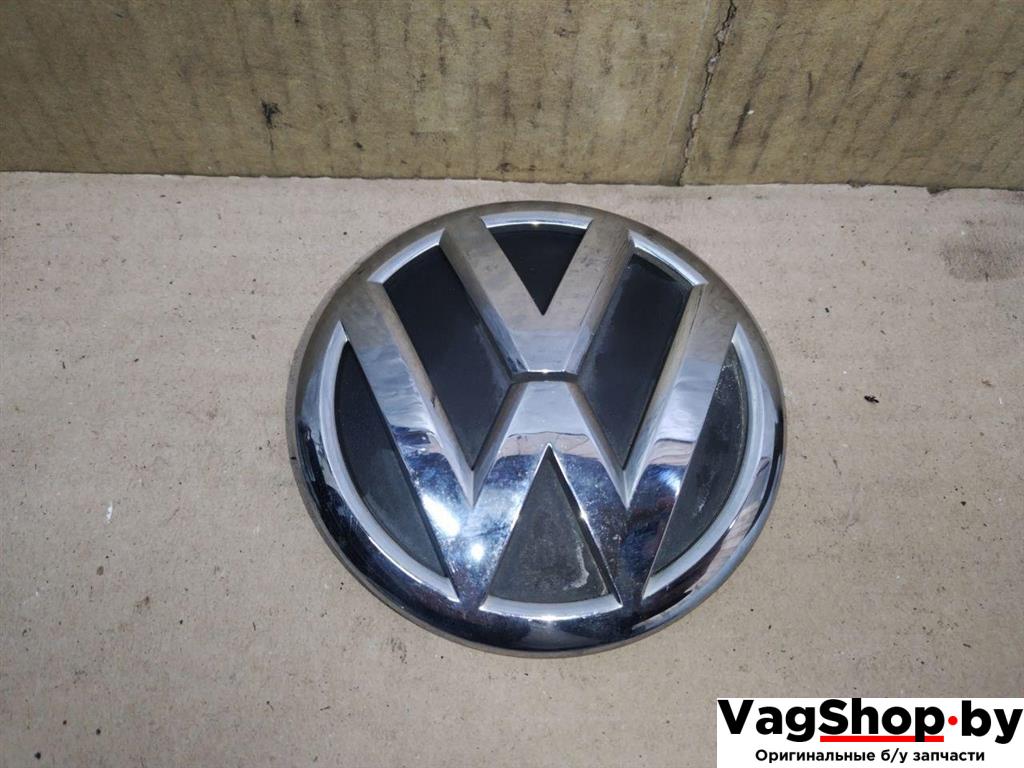 эмблема Volkswagen Golf Plus 2 поколение 2010, 1.6 л., TDi, CAY, дизель, МКПП, черный, хетчбэк 5 дв., передний привод, 5M0853630B - фото №1