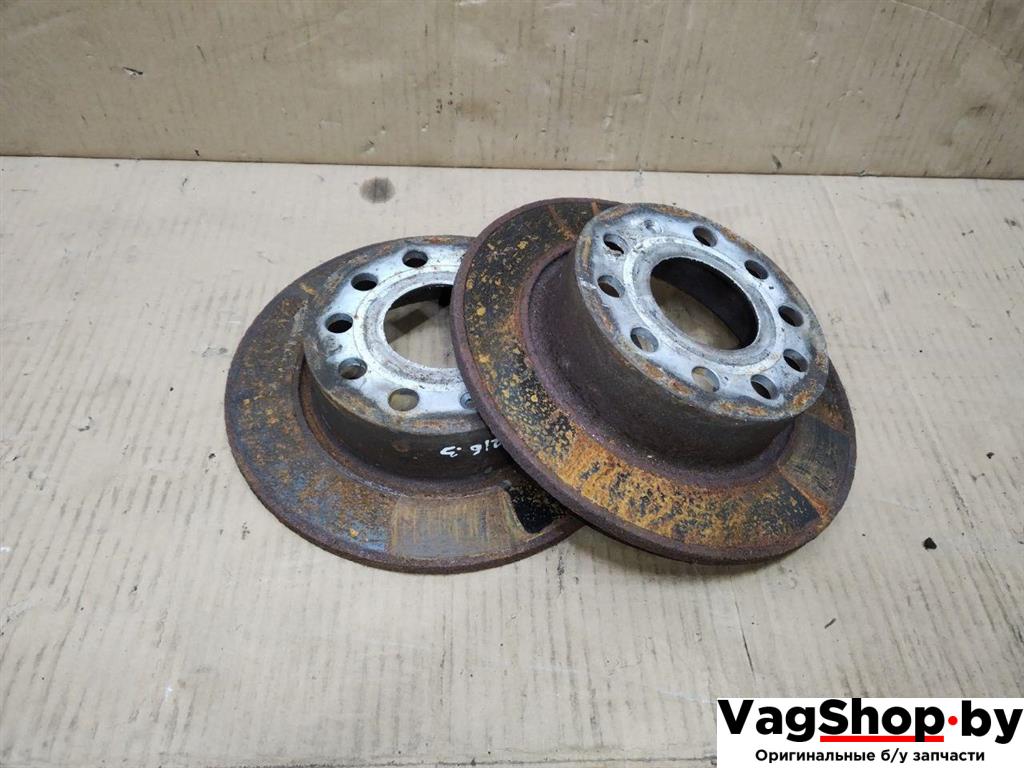 диск тормозной задний Volkswagen Golf Plus 2 поколение 2010, 1.6 л., TDi, CAY, дизель, МКПП, черный, хетчбэк 5 дв., передний привод - фото №1