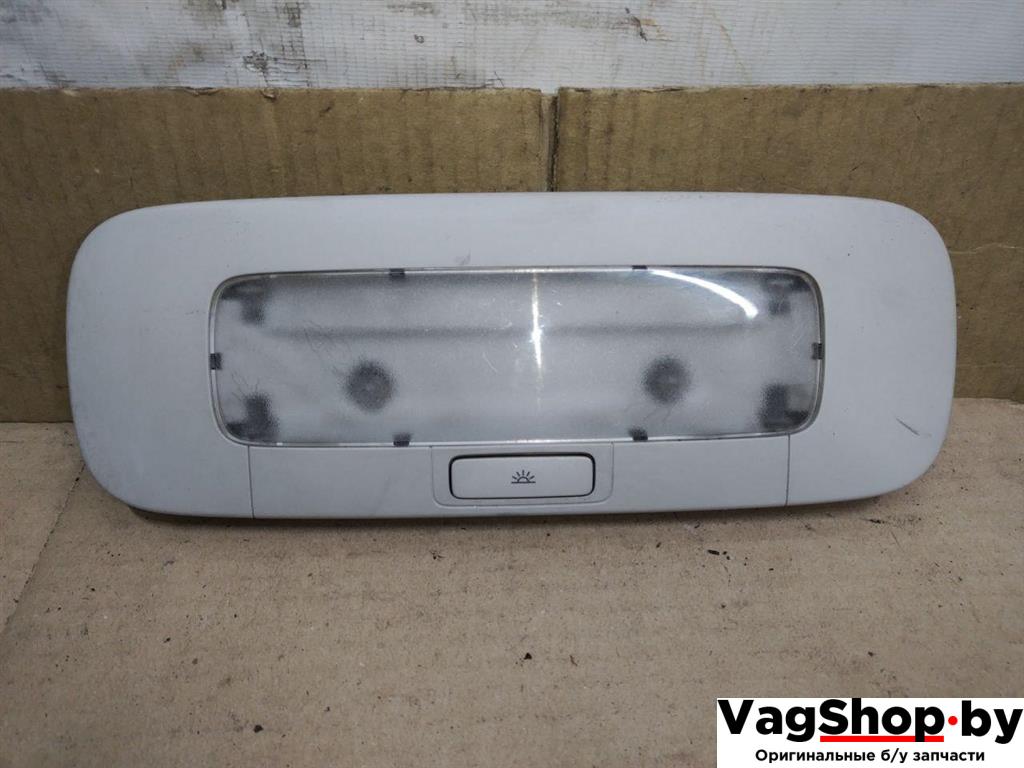 фонарь салона (плафон) Volkswagen Golf Plus 2 поколение 2010, 1.6 л., TDi, CAY, дизель, МКПП, черный, хетчбэк 5 дв., передний привод, 1K0947291H - фото №1