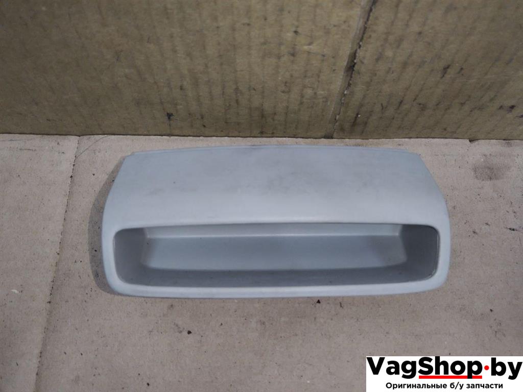 Полка над лобовым стеклом Volkswagen Golf Plus 2 поколение 2010, 1.6 л., TDi, CAY, дизель, МКПП, черный, хетчбэк 5 дв., передний привод, 1K0868837F - фото №1