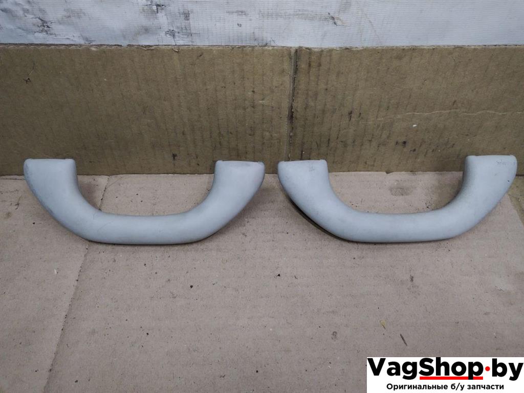 ручка внутренняя потолочная Volkswagen Golf Plus 2 поколение 2010, 1.6 л., TDi, CAY, дизель, МКПП, черный, хетчбэк 5 дв., передний привод, 1K0857607M - фото №1