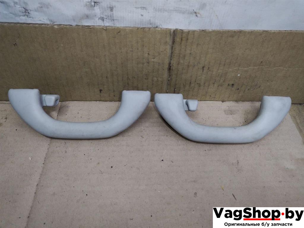 ручка внутренняя потолочная Volkswagen Golf Plus 2 поколение 2010, 1.6 л., TDi, CAY, дизель, МКПП, черный, хетчбэк 5 дв., передний привод, 1K0857607N - фото №1