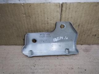 крепление ( кронштейн ) крыла Volkswagen Caddy 3 поколение [рестайлинг] 2011, 2.0 л., TDi, CFH, дизель, МКПП, белый, минивэн, передний привод, 1T0810333A