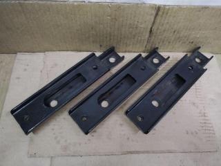 кронштейн (крепление) Volkswagen Caddy 3 поколение [рестайлинг] 2011, 2.0 л., TDi, CFH, дизель, МКПП, белый, минивэн, передний привод, 1306041