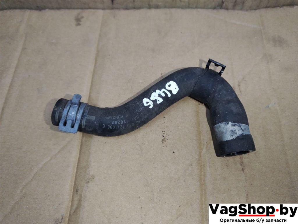 патрубок (трубопровод, шланг) Porsche Cayenne 958 2012, 3.6 л., FSI, M 55.02, бензин, АКПП, черный, внедорожник 5 дв., полный привод, 03H121096E - фото №1