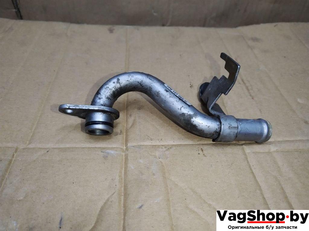 трубка охлаждающей жидкости Porsche Cayenne 958 2012, 3.6 л., FSI, M 55.02, бензин, АКПП, черный, внедорожник 5 дв., полный привод, 7P0121065M - фото №1