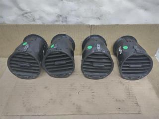 дефлектор обдува салона Volkswagen Caddy 3 поколение [рестайлинг] 2011, 2.0 л., TDi, CFH, дизель, МКПП, белый, минивэн, передний привод, 2K0819703B