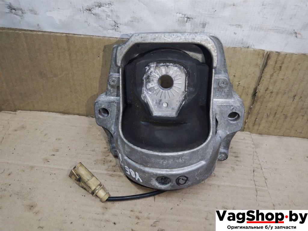 подушка крепления двигателя Audi A4 B8/8K 2011, 2.7 л., TDi, CGK, дизель, МКПП, белый, седан, передний привод, 8R0199381N - фото №1