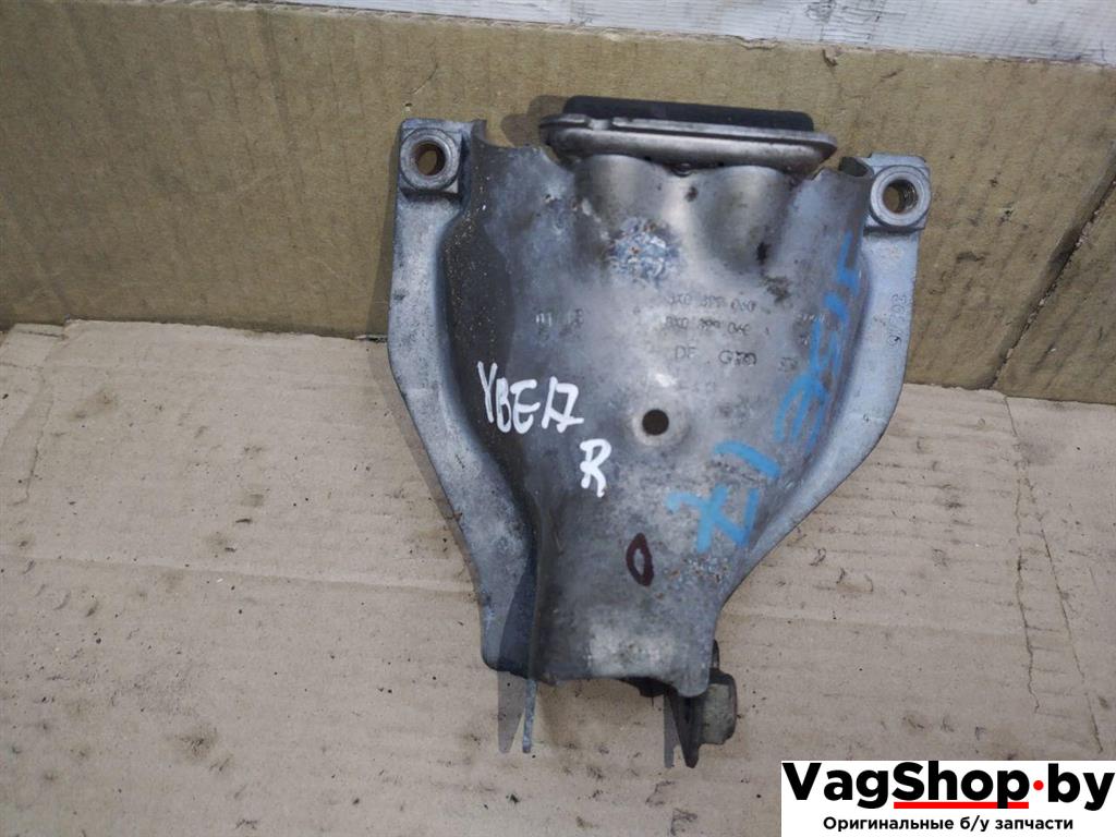 кронштейн двигателя Audi A4 B8/8K 2011, 2.7 л., TDi, CGK, дизель, МКПП, белый, седан, передний привод, 8K0399060, 8K0399060A - фото №1