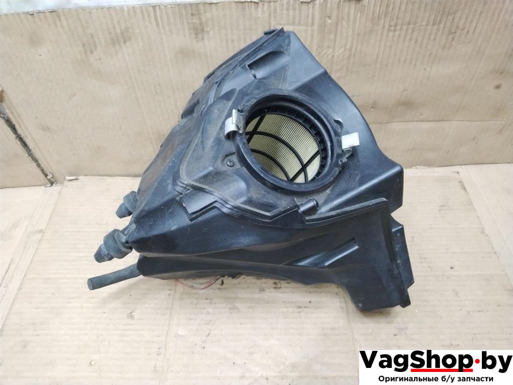 корпус воздушного фильтра Audi A4 B8/8K 2011, 2.7 л., TDi, CGK, дизель, МКПП, белый, седан, передний привод, 8K0133837B, 8K0133835B - фото №1