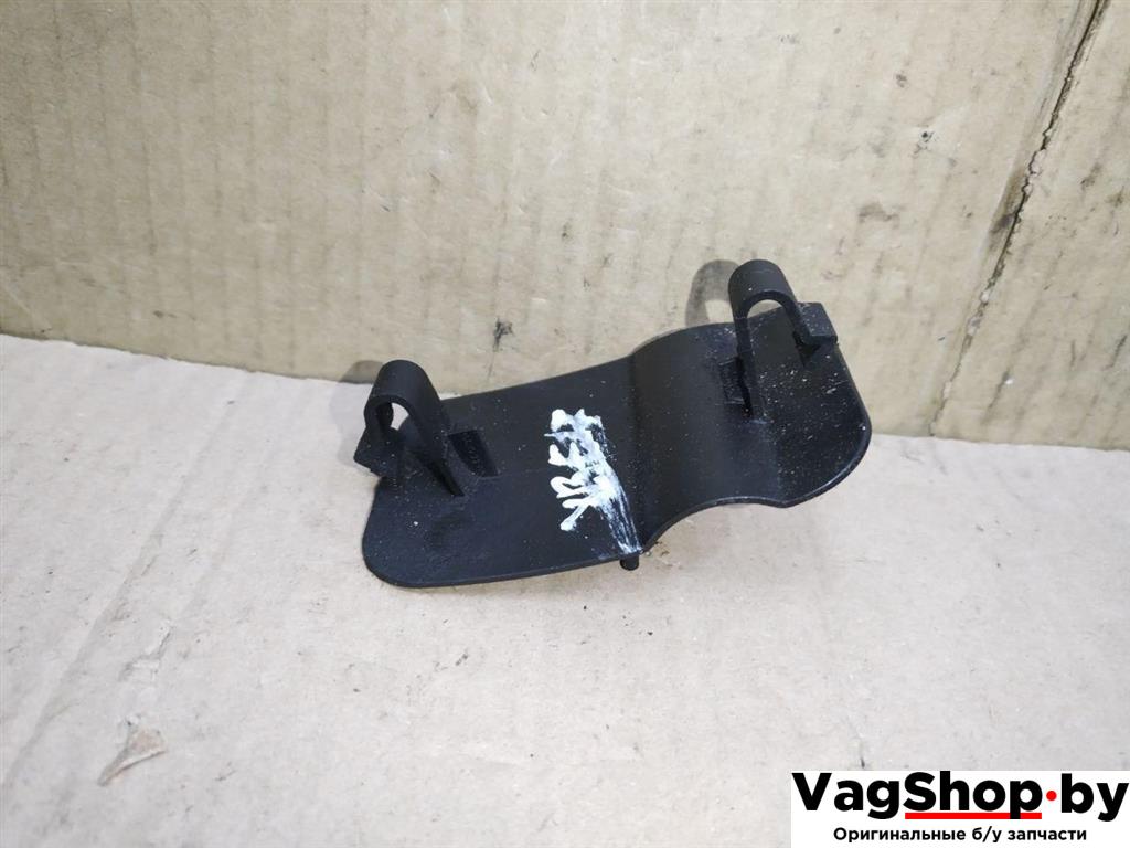 заглушка Audi A4 B8/8K 2011, 2.7 л., TDi, CGK, дизель, МКПП, белый, седан, передний привод, 8K0301257 - фото №1