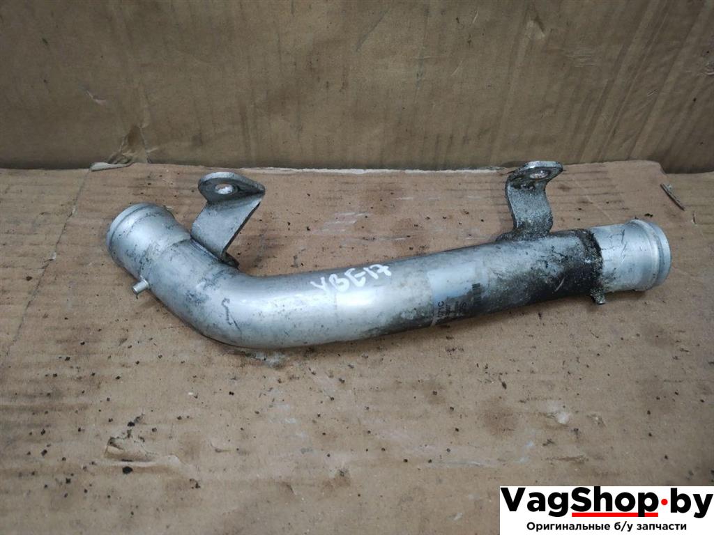 трубка охлаждающей жидкости Audi A4 B8/8K 2011, 2.7 л., TDi, CGK, дизель, МКПП, белый, седан, передний привод, 8K0121071C - фото №1