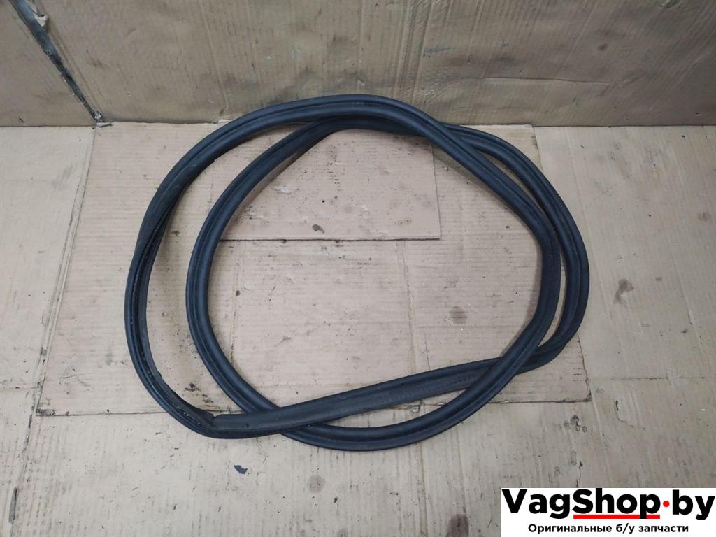 уплотнитель Audi A4 B8/8K 2011, 2.7 л., TDi, CGK, дизель, МКПП, белый, седан, передний привод, 8K5827705C - фото №1