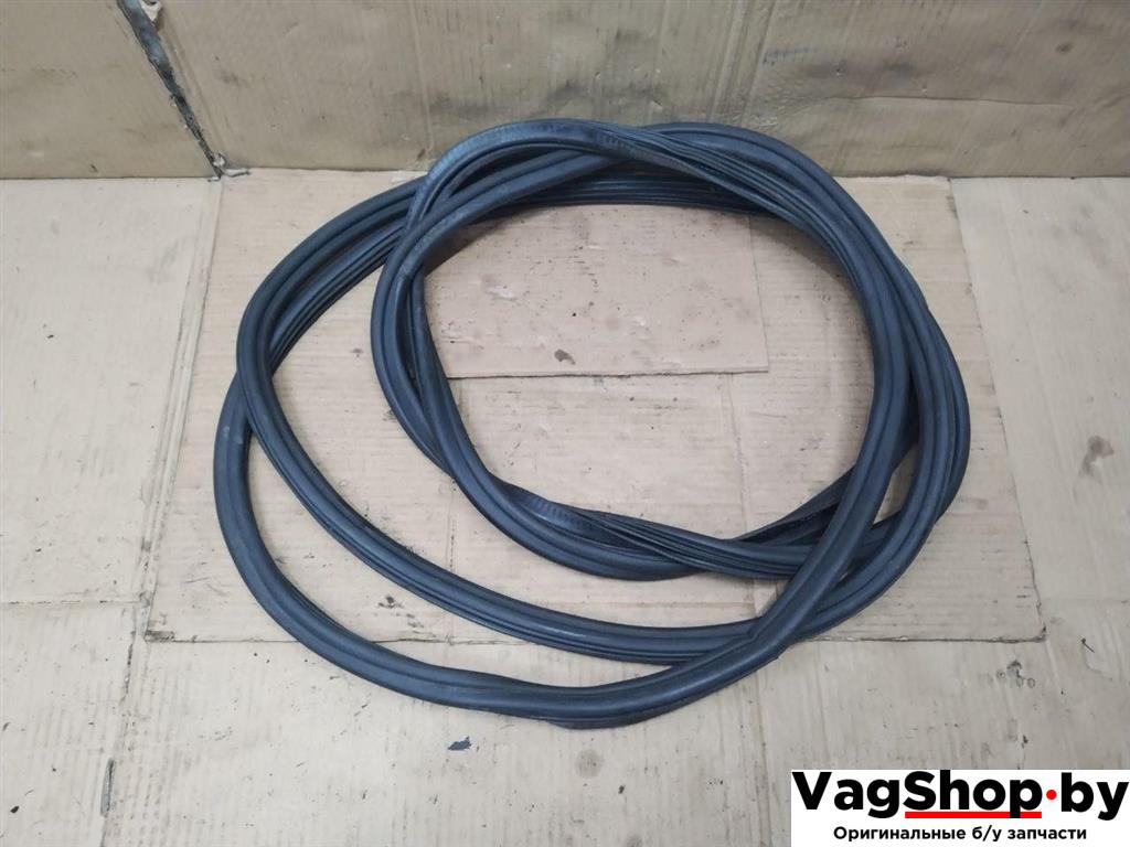 уплотнитель двери Audi A4 B8/8K 2011, 2.7 л., TDi, CGK, дизель, МКПП, белый, седан, передний привод, 8K5833721E - фото №1