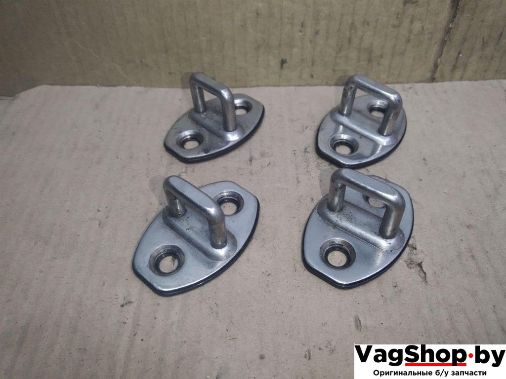 ответная часть (скоба) замка двери Audi A4 B8/8K 2011, 2.7 л., TDi, CGK, дизель, МКПП, белый, седан, передний привод, 8T0837033 - фото №1