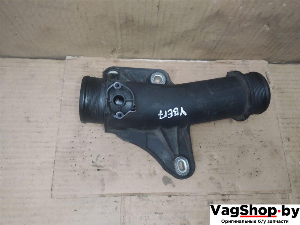 патрубок интеркулера Audi A4 B8/8K 2011, 2.7 л., TDi, CGK, дизель, МКПП, белый, седан, передний привод, 8K0145673R - фото №1