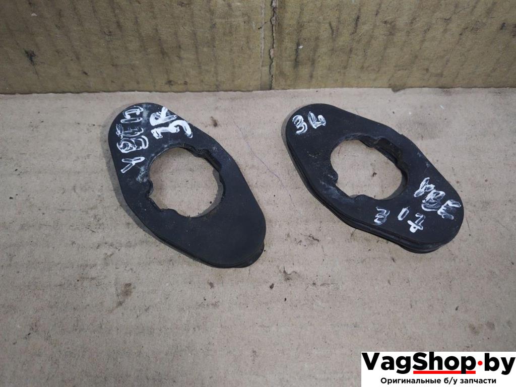 уплотнитель двери Audi A4 B8/8K 2011, 2.7 л., TDi, CGK, дизель, МКПП, белый, седан, передний привод, 8K0839924B - фото №1