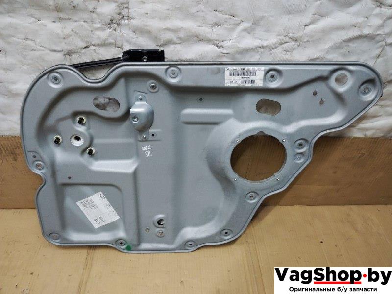 стеклоподъемник электрический задний правый Volkswagen Touran 2 2013, 1.6 л., TDi, CAY, дизель, МКПП, черный, минивэн, передний привод, 1T0839730Q - фото №1