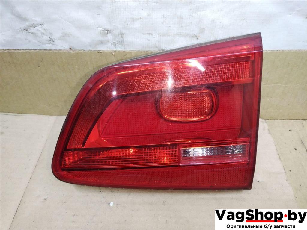 фонарь крышки багажника правый Volkswagen Touran 2 2013, 1.6 л., TDi, CAY, дизель, МКПП, черный, минивэн, передний привод - фото №1