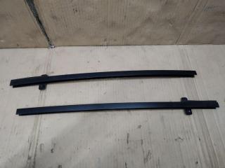 направляющая стекла Volkswagen Touran 2 2013, 1.6 л., TDi, CAY, дизель, МКПП, черный, минивэн, передний привод, 1T0839407E, 1T0839408E