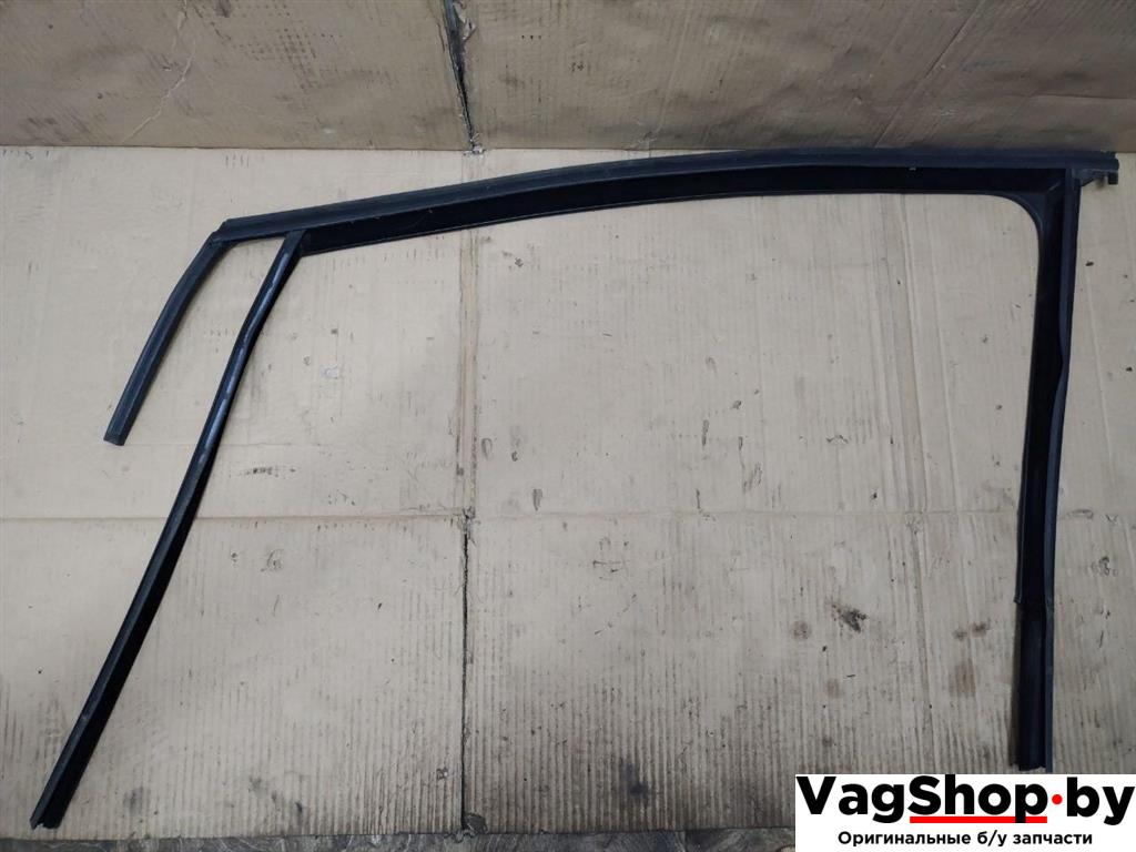 направляющая стекла Volkswagen Touran 2 2013, 1.6 л., TDi, CAY, дизель, МКПП, черный, минивэн, передний привод, 1T0837431F - фото №1